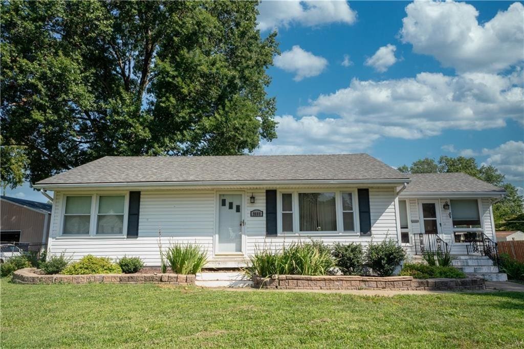 ranch-style house with a front lawn