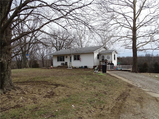 view of front of property with a front yard