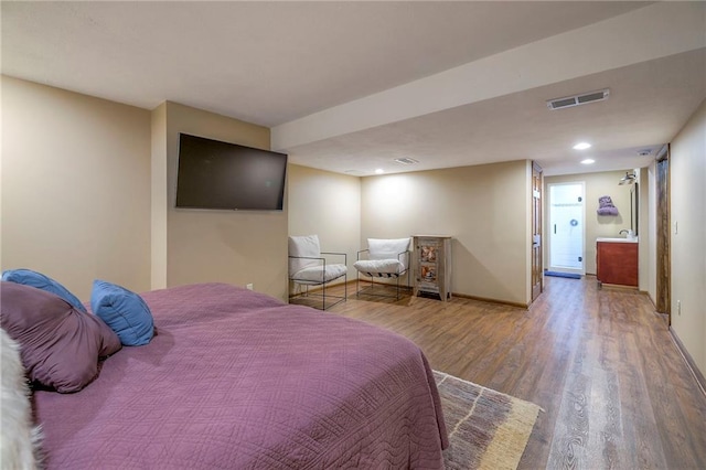 bedroom featuring recessed lighting, visible vents, baseboards, and wood finished floors