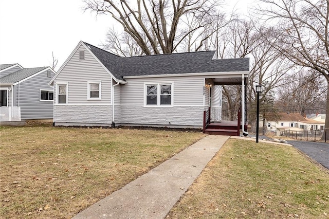 view of front of property with a front lawn