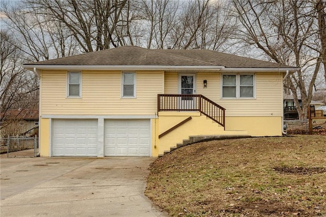 view of front facade featuring a garage