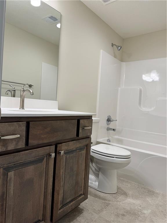 25297 W 149th Ter, Olathe, KS 66061 - full bath featuring washtub / shower combination, vanity, and toilet