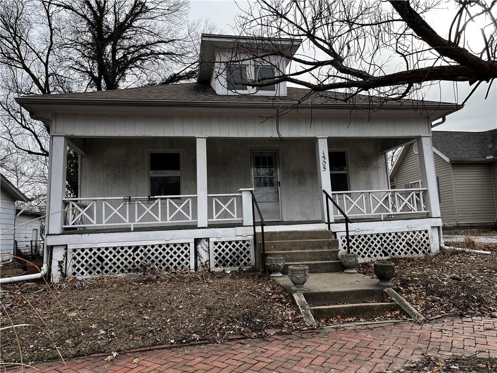 view of front of home featuring covered porch