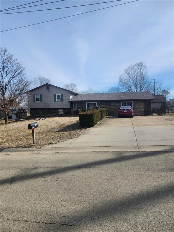 view of front of property