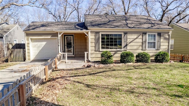 view of front of home featuring a front lawn, an attached garage, fence, and driveway