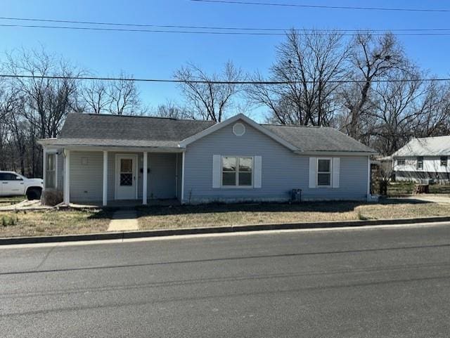 single story home with covered porch