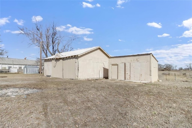 view of outdoor structure with an outdoor structure