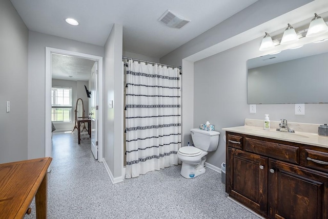 22330 Mclouth Rd, Mclouth, KS 66054 - full bath with curtained shower, toilet, vanity, visible vents, and baseboards