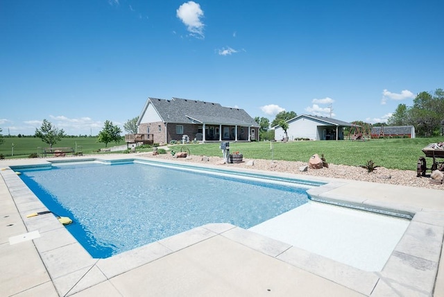 22330 Mclouth Rd, Mclouth, KS 66054 - outdoor pool with a patio area and a lawn