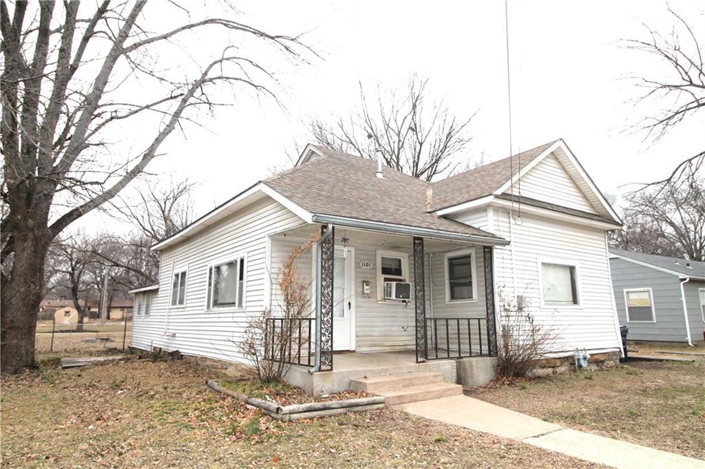 view of front facade with cooling unit and covered porch