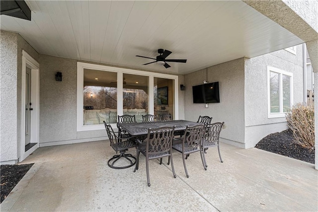 view of patio featuring outdoor dining area and ceiling fan