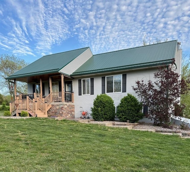 view of front of home featuring a porch and a front yard