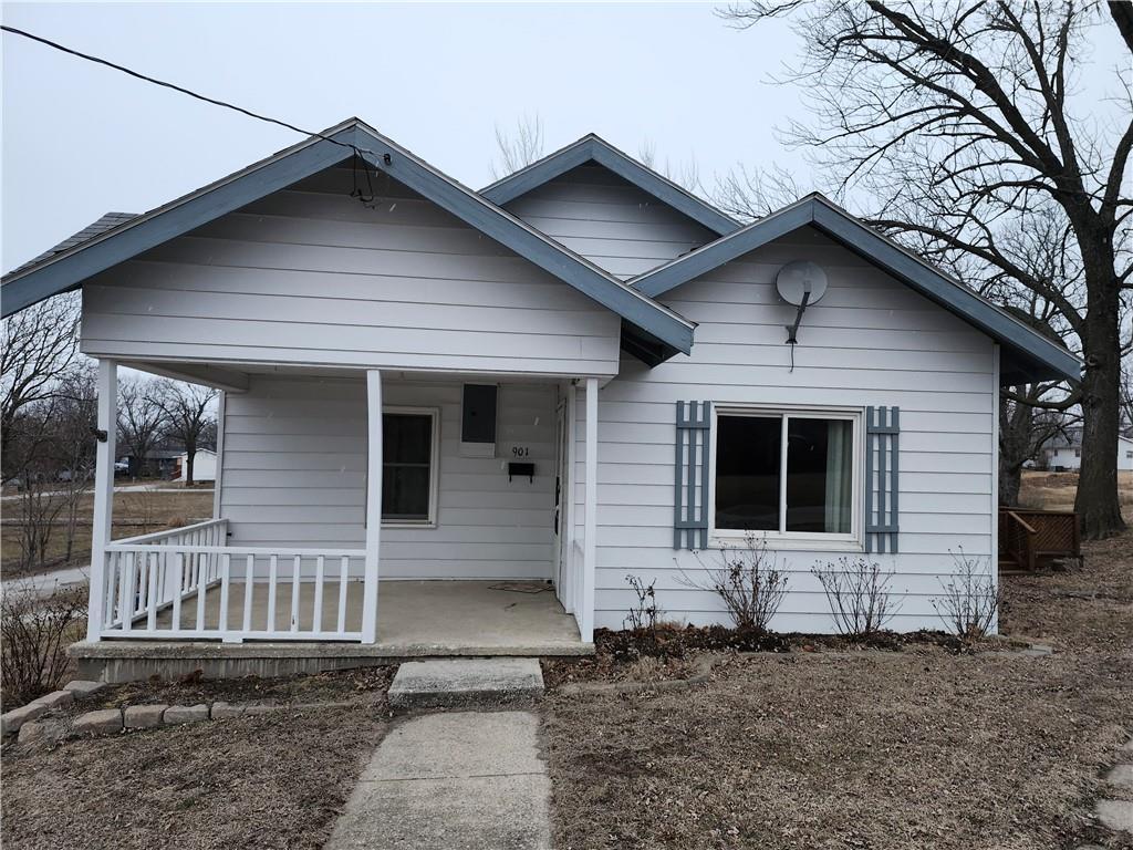 bungalow-style house featuring covered porch
