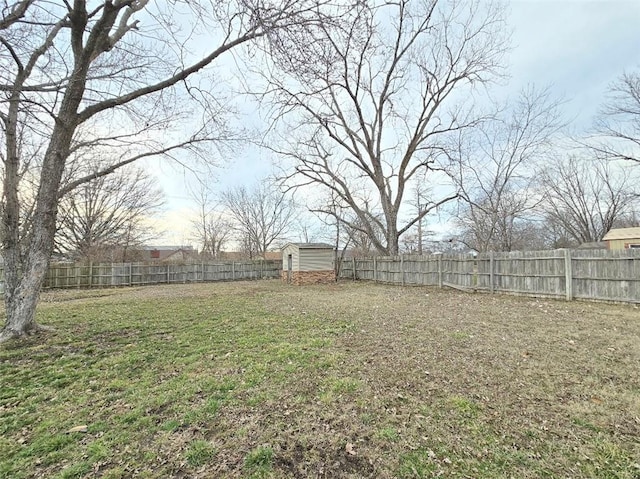 view of yard featuring a fenced backyard and an outdoor structure