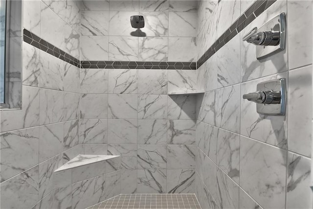 bathroom featuring tiled shower