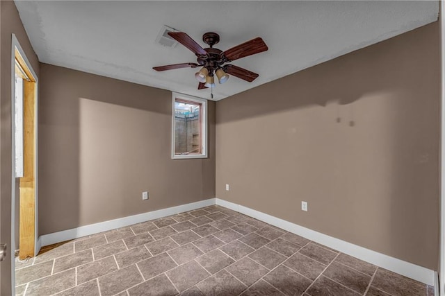 empty room featuring ceiling fan