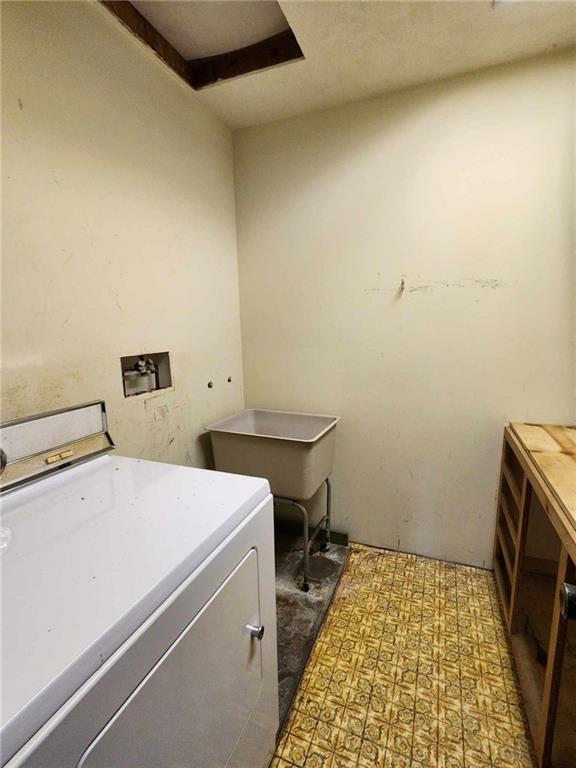 11425 45th Hwy N, Platte City, MO 64079 - washroom featuring washer / dryer