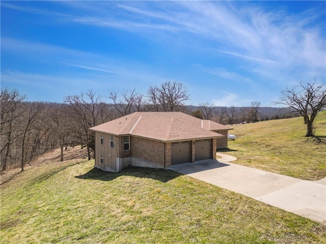 view of front of property featuring brick siding, a garage, concrete driveway, and a front lawn