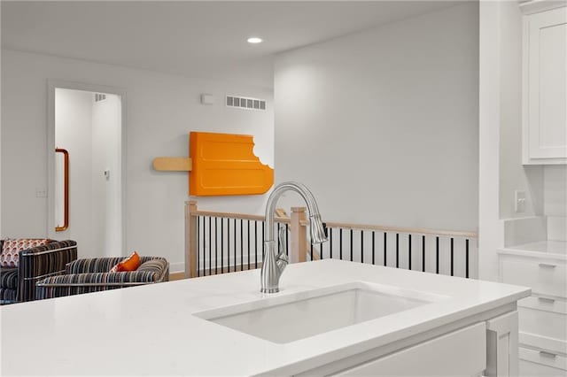 room details with visible vents, a sink, and recessed lighting