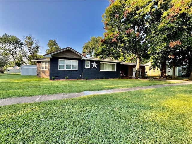 single story home featuring a front lawn