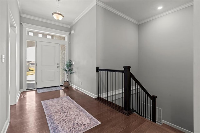 foyer with dark wood-style floors, recessed lighting, baseboards, and ornamental molding