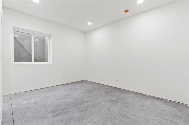 empty room featuring concrete floors and recessed lighting