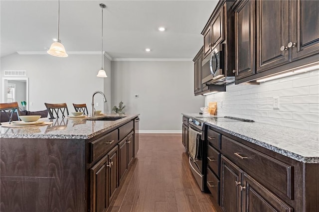 kitchen with dark wood-style flooring, a sink, stainless steel appliances, crown molding, and backsplash