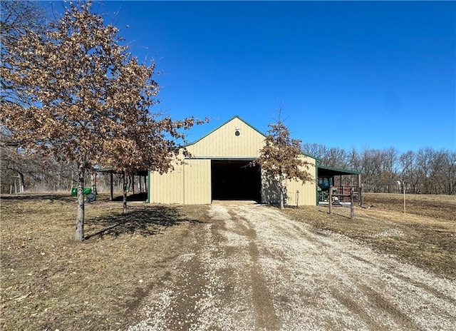 view of pole building featuring driveway