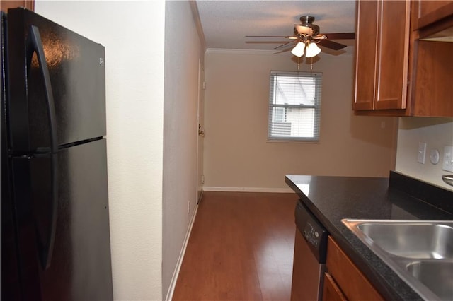 kitchen featuring sink, black fridge, crown molding, dishwasher, and ceiling fan