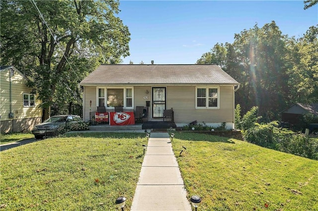 view of front facade with a porch and a front lawn