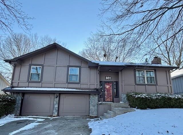 view of front of property featuring a garage