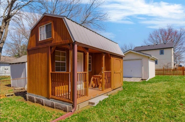 view of outdoor structure featuring an outdoor structure and fence