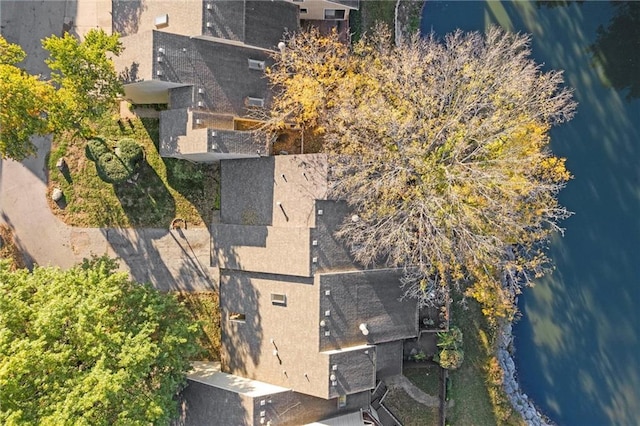 bird's eye view with a water view