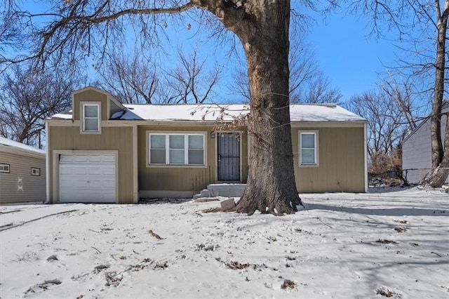 view of front of property featuring a garage