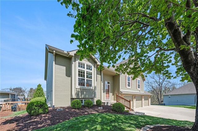 view of front of property featuring an attached garage and driveway