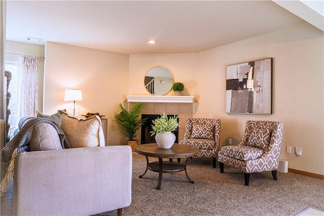 living area with carpet floors, recessed lighting, and baseboards