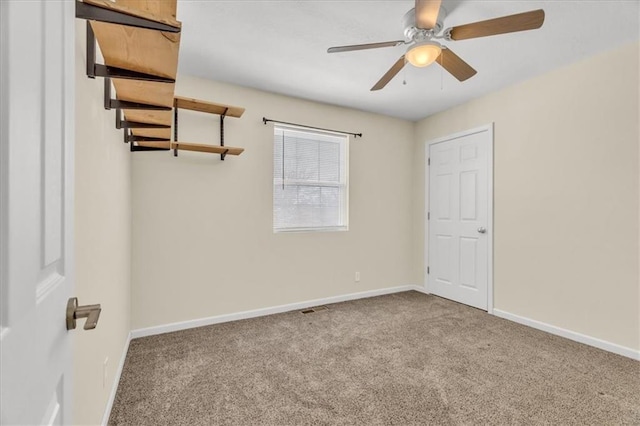 carpeted empty room featuring ceiling fan