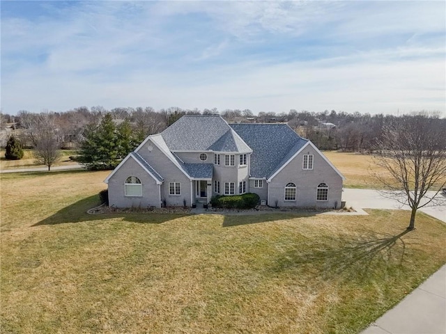 view of front of home featuring a front lawn