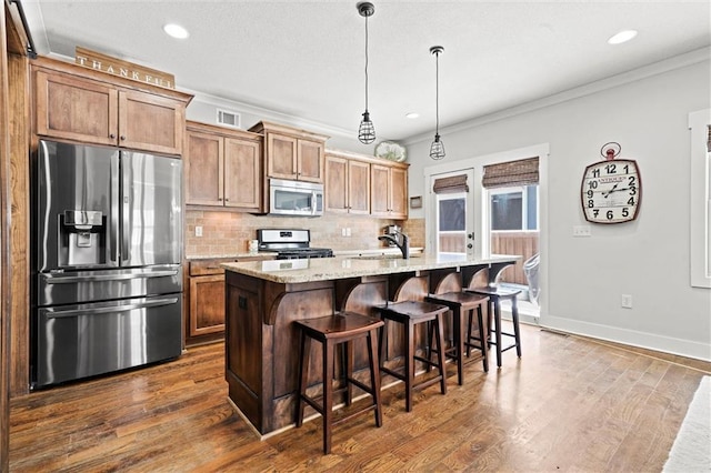 9011 NE 79th St, Kansas City, MO 64158 - kitchen with stainless steel appliances, a sink, visible vents, recessed lighting, and backsplash