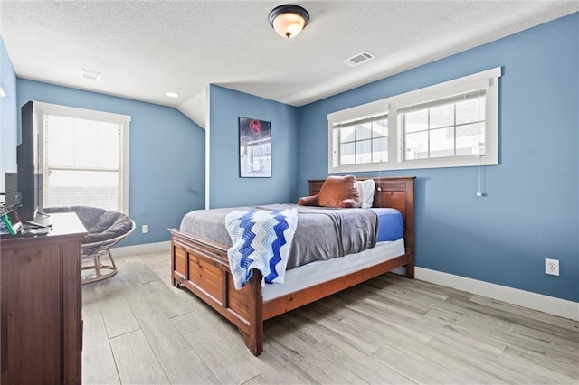 9011 NE 79th St, Kansas City, MO 64158 - bedroom featuring baseboards, a textured ceiling, visible vents, and light wood-type flooring