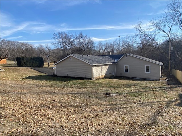 view of side of property featuring a lawn