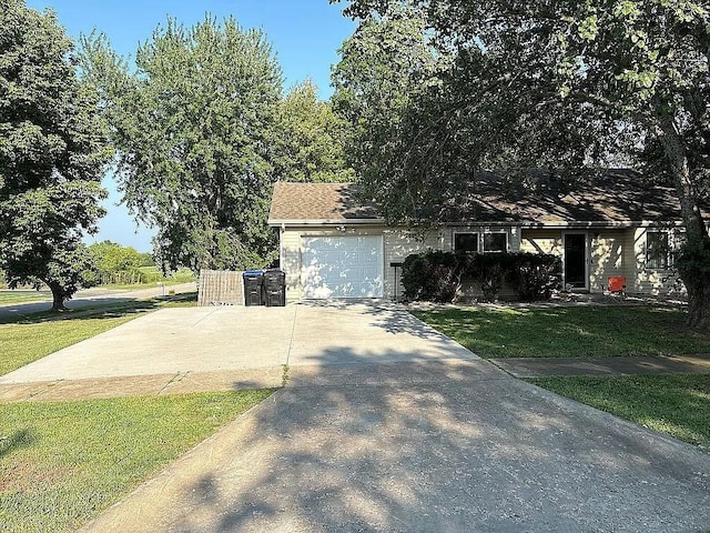 view of front of home featuring a garage and a front yard