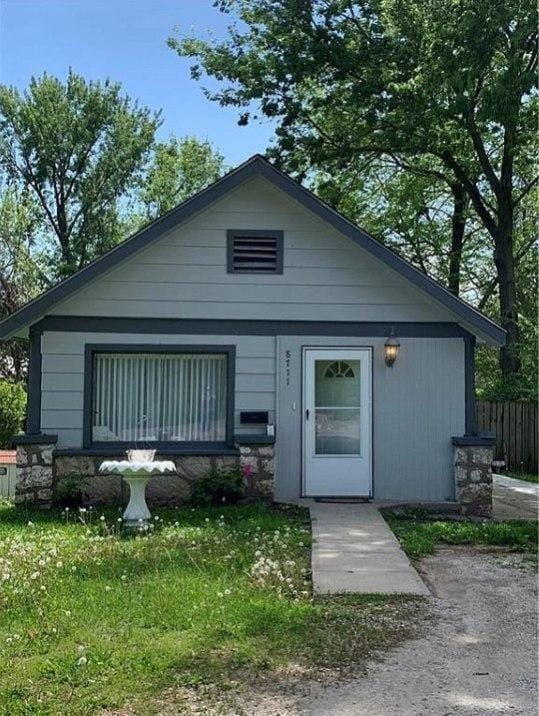 8711 E Wilson Rd, Independence, MO 64053 - view of front facade
