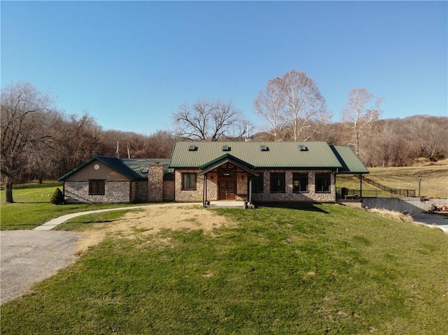 ranch-style home featuring a front yard