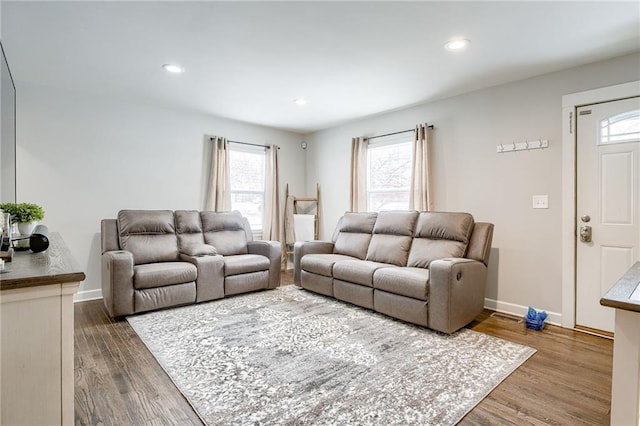 living area featuring recessed lighting, dark wood finished floors, and baseboards