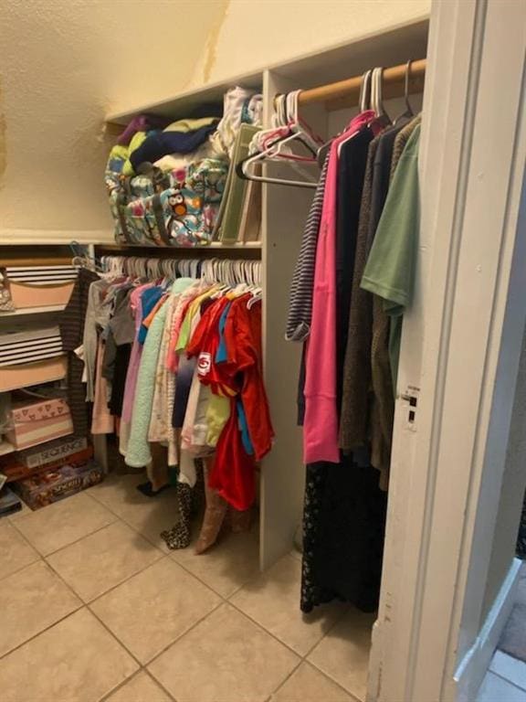 walk in closet featuring light tile patterned floors