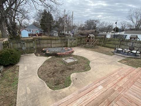 view of yard featuring a patio