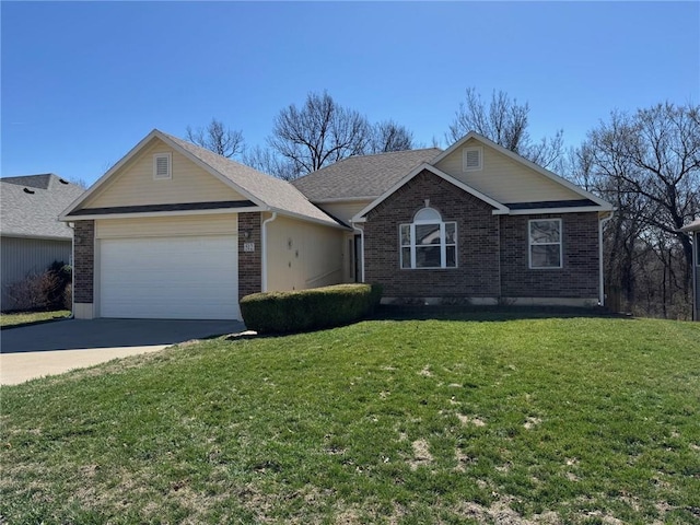 512 Wildwood Ct, Warrensburg, MO 64093 - single story home featuring brick siding, a front yard, and a garage