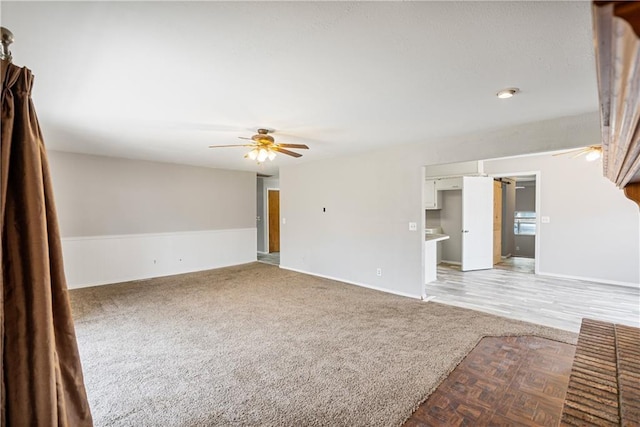 carpeted empty room featuring ceiling fan