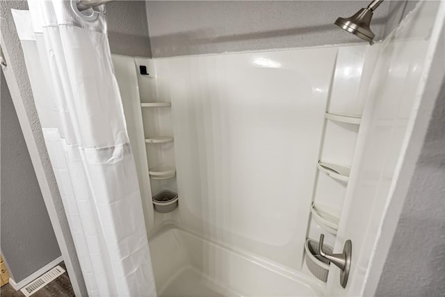 bathroom featuring a shower with shower curtain